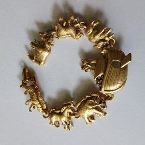 Vintage AJC Noahs Ark Gold Tone Bracelet Charm Link Signed Costume Jewelry